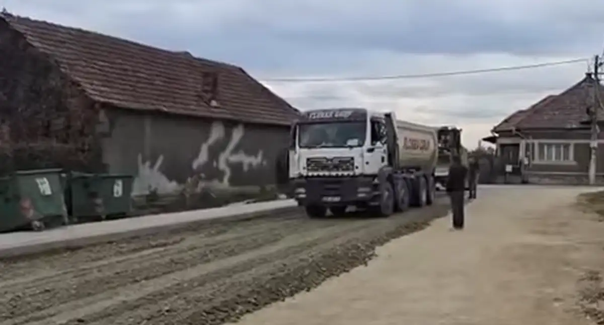 Lucrari de asfaltare pe o strada din Teius Circulatia rutiera INCHISA in timpul zilei pana joi Sfaturi pentru cetateni