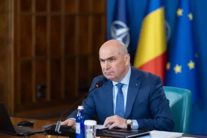 PSD si AUR au strans voturile pentru demiterea Guvernului Motiunea a fost depusa in aceasta dupa amiaza Executivul condus de Bolojan ar putea fi demis chiar saptamana viitoare