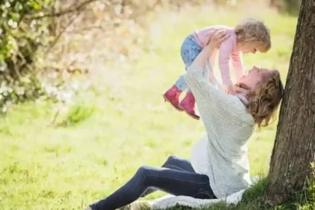 Stimulentul de insertie 2026 Documentele necesare si pasi pe care trebuie sa i urmeze mamele care se reintorc la munca