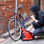 Tanr din Sebe REINUT dupa ce a sustras dou biciclete de pe o strad a oraului Poliitii au descoperit bunurile n urma percheziiilor