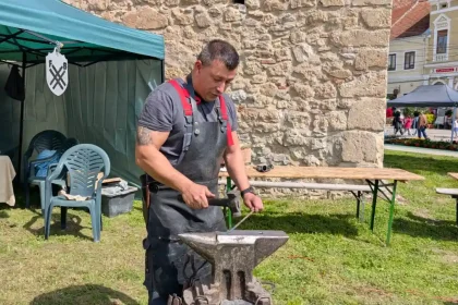 Ultimul fierar traditional din judetul Alba invitat la Cutitul Prietenul Omului 2026 targ de cutite si expozitie de arme in Cluj Napoca Vor participa cei mai buni mesteri cutelieri din tara