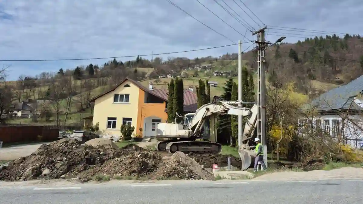 VIDEO Au inceput lucrarile pentru construirea noului pod de pe DN 74A de la Carpinis Autoritatile anunta ca nu vor accepta intarzieri