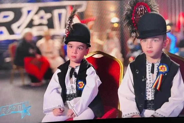 VIDEO Eric si Eduard Radu doi frati din Alba au primit Golden Buzz de la Pavel Bartos la Romanii au talent Au dansul popular in sange iar momentul lor a impresionat o tara intreaga