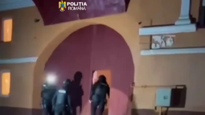 VIDEO Perchezitii domiciliare in comuna Jidvei Politistii au descoperit si ridicat doua arme de foc