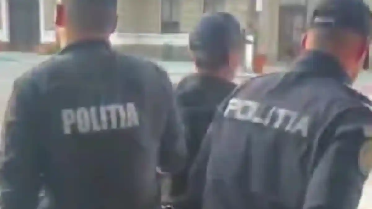VIDEO SCANDAL la Aiud Un barbat de 66 de ani RETINUT dupa ce a agresat un alt barbat si i a furat telefonul mobil
