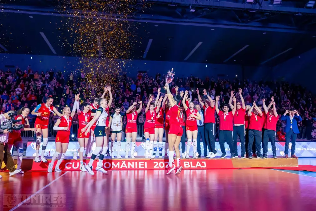 Volei Alba Blaj Dinamo finala Cupei Romaniei la feminin duminica 5 aprilie in Alba Blaj Arena Mica Roma capitala voleiului romanesc cu doua meciuri de