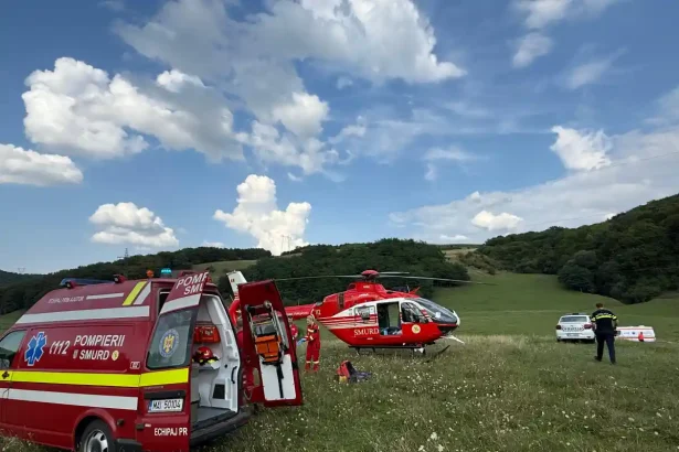 accident grav pe dn 66 un barbat de 74 de ani a fost resuscitat doi adolescenti si doi adulti au fost raniti in urma coliziunii dintre doua masini intervine elicopterul smurd
