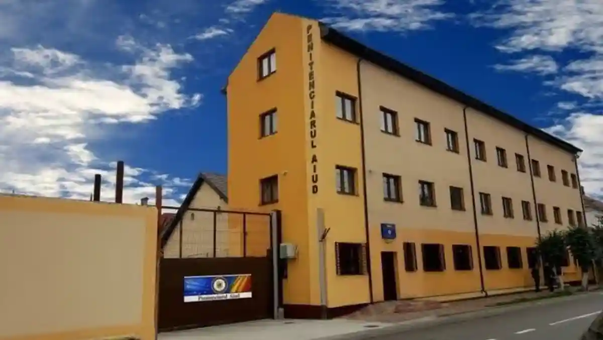 albaiulian de 38 de ani cu mandat de executare retinut de politisti si dus la penitenciarul aiud de ce infractiunii va ispasi peste 2 ani in spatele gratiilor