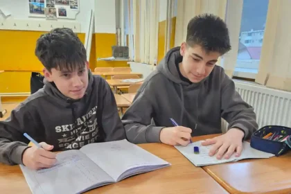 doi elevi de la liceul dr lazar chirila din baia de aries sau calificat la faza nationala a olimpadei de educatie tehnologica si aplicatii practice