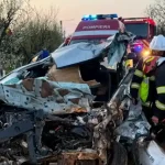 foto accident fatal pe dn 17 un decedat si doi raniti in urma coliziunii violente intre un autobuz si o masina