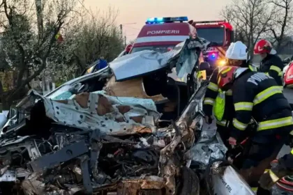 foto accident fatal pe dn 17 un decedat si doi raniti in urma coliziunii violente intre un autobuz si o masina