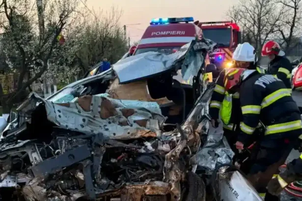 foto accident fatal pe dn 17 un decedat si doi raniti in urma coliziunii violente intre un autobuz si o masina
