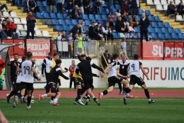 foto csm unirea alba iulia minaur baia mare 1 0 0 0 gol salvator inscris de banyoi pentru alb negri pelici invins pe cetate dupa un meci electrizant plin de evenimente