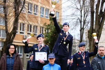 foto medalie de aur la volei feminin pentru elevii colegiului national militar mihai viteazul din alba iulia locul i in prima etapa a olimpiadei sportului militar licenal