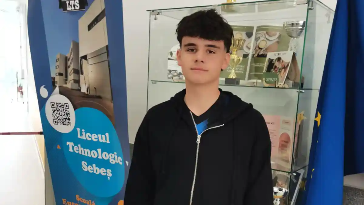 foto performanta remarcabila realizata de raul daniel goia elev al liceului tehnologic sebe locul i la olimpiada nationala de limbi romanice