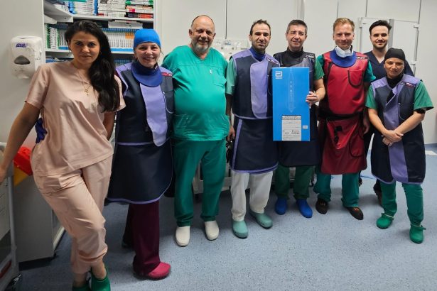 foto premiera medicala la spitalul din blaj o echipa condusa de medicul mihai nemeti a efectuat o aterectomie orbitala la nivelul membrelor inferioare