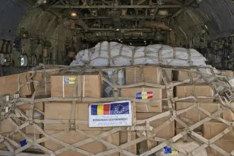 foto romania a trimis 15 tone de ajutoare umanitare pentru populatia civila din liban ce include pachetul umanitar