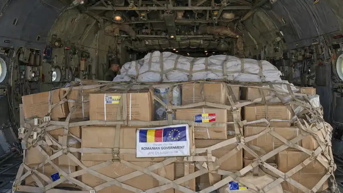 foto romania a trimis 15 tone de ajutoare umanitare pentru populatia civila din liban ce include pachetul umanitar