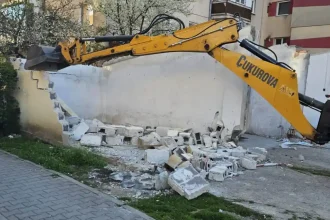 foto se darama garajele de pe strada vanatorilor din alba iulia actiunile vor continua si in alte zone