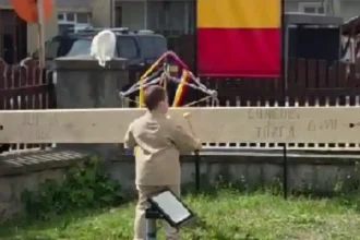 foto traditie la lupsa concurs de batut toaca in prima zi de paste castigatorii au fost recompensati cu diplome