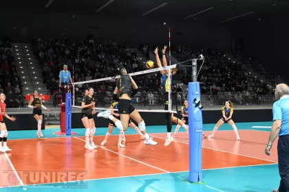 foto volei alba blaj infrangere 2 3 in fata coronei brasov in semifinale totul se va decide miercuri 15 aprilie in arena alba blaj