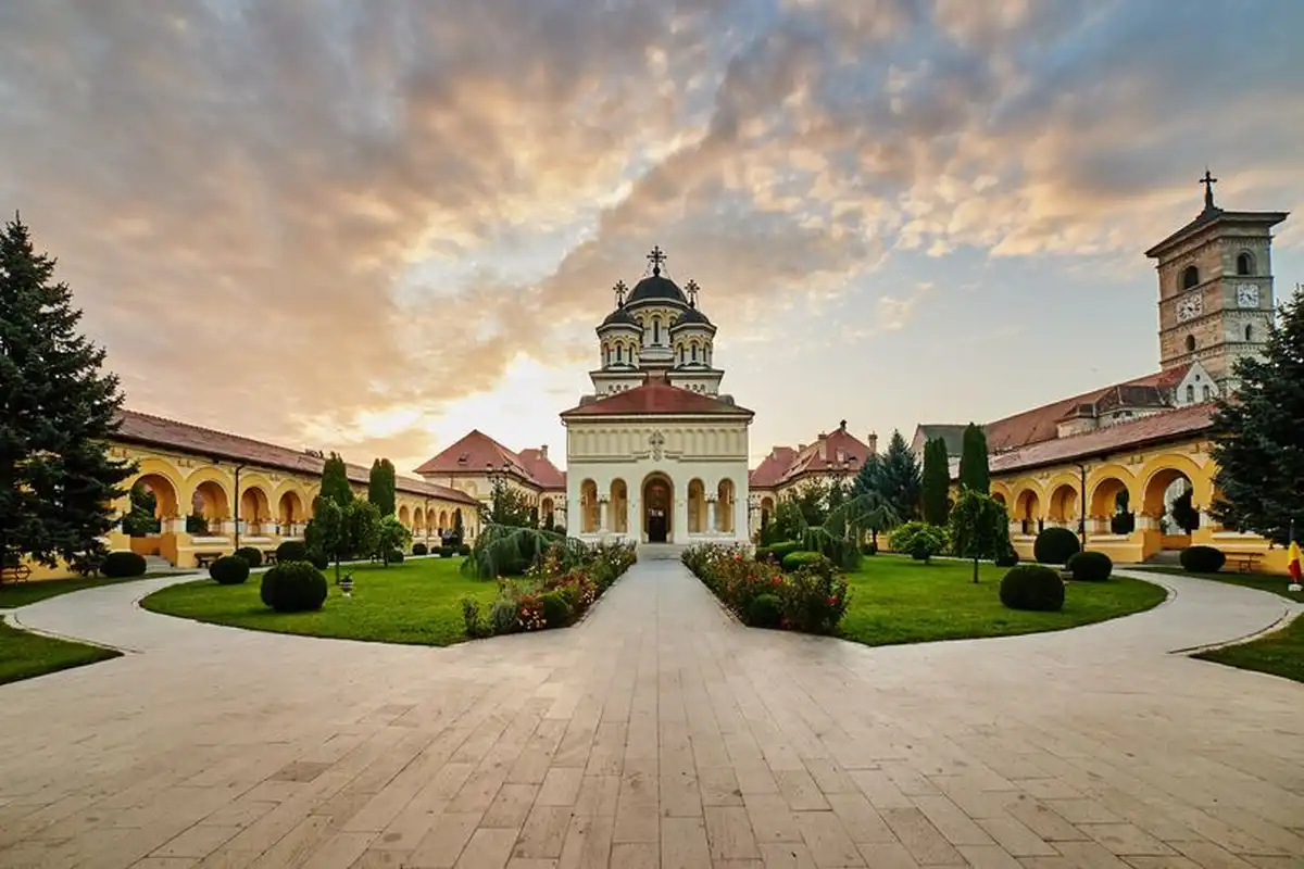 pascut ortodox 2026 programul slujbelor religioase la catedrala incoronarii din alba iulia in saptamana mare si de inviere