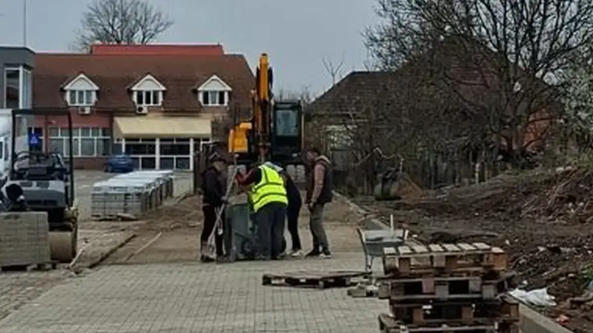 video a doia parcare amenajata in locul garajelor din blaj aproape de finalizare alte 70 de locuri de parcare in mica roma