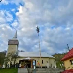 video cum bradul capata o semnificatie pascala intr un sat din alba impodobirea bradului de pasti 2026
