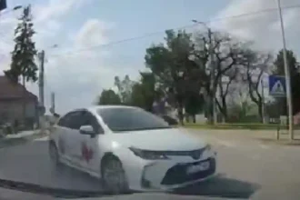 video la un pas de accident sofer kamikaze surprins in aiud aceasta intersectie ar trebui binecuvantata de cel putin cinci preoti