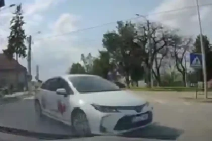 video la un pas de accident sofer kamikaze surprins in aiud aceasta intersectie ar trebui binecuvantata de cel putin cinci preoti