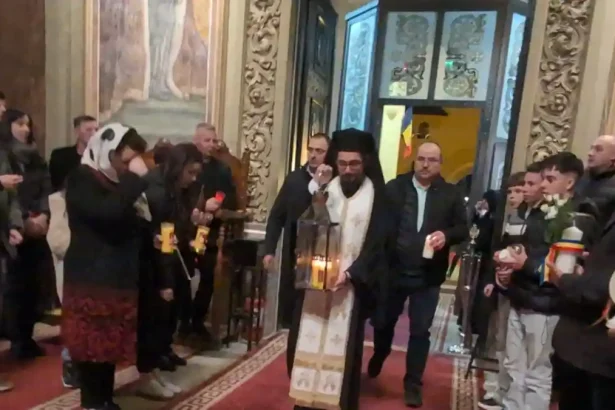 video lumina sfanta a ajuns la catedrala incoronarii din alba iulia de paste 2026 va fi distribuita credinciosilor