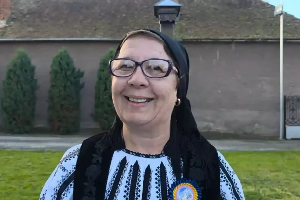 video o femeie din alba plecata in america acum 30 de ani a calatorit peste mari si tari pentru a fi pasteana la vinerea in joia mare am avut o dorinta mare sa fiu aici