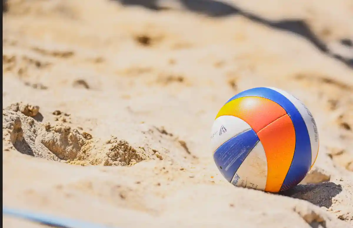 30 iulie 2 august 2026 Turneul de Volei de Plaja Alba Carolina Un numar record de participanti la cea de a XI a editie