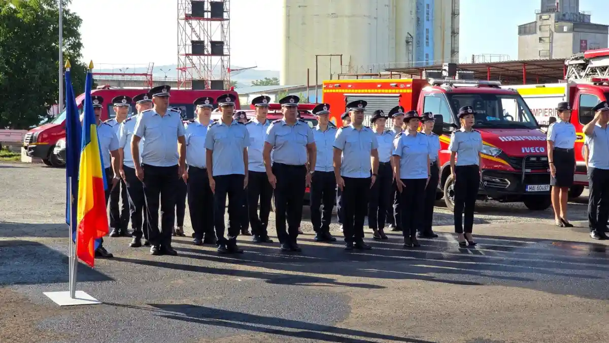 FOTO 9 ofiteri si 81 de subofiteri de la ISU Alba avansati in grad Un moment special din viata si cariera lor
