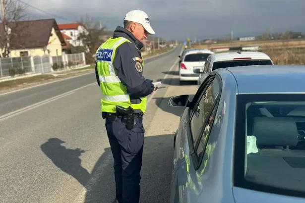 video barbat de 67 de ani cu dosar penal a condus fara permis si a fost oprit de politie pe o strada din petresti