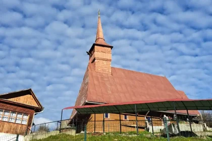 30 august 2026 Taina Sfantului Maslu de Obste la biserica de lemn din Lazesti Lacasul de cult construit in 1746 este un martor tacit al aproape trei secole de credinta rugaciune si istorie