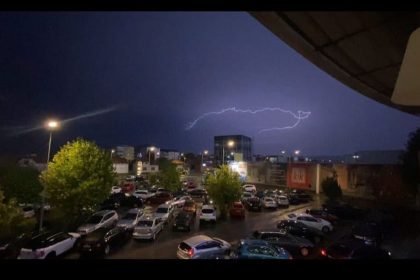 8 august 2026 Cod Galben de vreme severa in Alba Atenzionare imediata pentru ploi vant descarcari electrice si posibile grindine in mai multe localitati inclusiv Alba Iulia