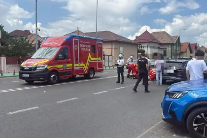 Accident de circulatie in Alba Iulia O motocicleta si un autoturism s au tam ponat pe strada Tudor Vladimirescu
