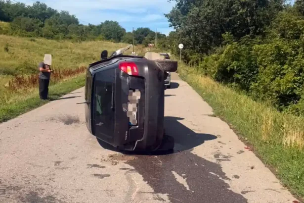 Accident la Bucium Cerbu Masina rasturnata Soferul a fost ranit