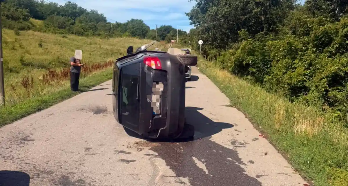 Accident la Bucium Cerbu Masina rasturnata Soferul a fost ranit