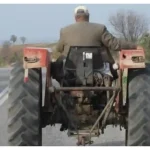 Accident la Cenade Un localnic beat turta s a urcat la volanul unui tractor neinmatriculat a pierdut controlul si a lovit un alt tractor parcat Barbatul nu detinea permis de conducere
