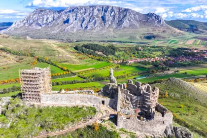 Apa cu taraita cand sus cand jos intr un sat turistic din Alba Care este explicatia