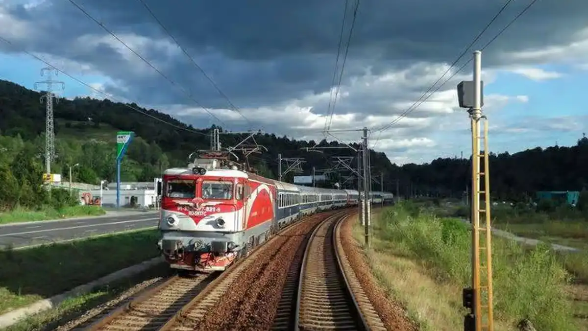 Atenionarea sindicatelor din domeniul feroviar Trenurile ar putea fi oprite din cauza crizei financiare