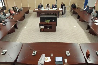 Atentie pentru consilierii locali si judeteni Contractele de munca la stat trebuie suspendate daca nu renunta la statutul de alesi