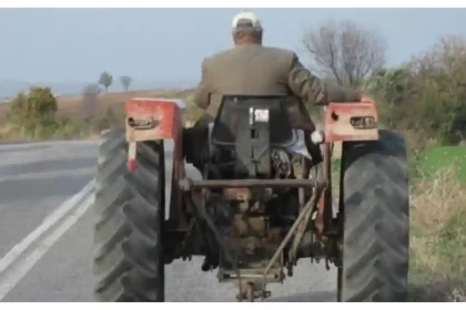 Barbat aflat sub influenta alcoolului si fara permis retinut de politisti a lovit un stalp de electricitate din Farau cu un tractor ce alcoolemie avea