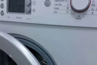 Ce semnifica simbolurile de pe masina de spalat Ce reprezinta spirala floarea de bumbac si alte pictograme De ce sunt esentiale simbolurile de pe etichetele imbracamintei