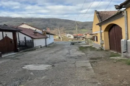 Cum vor fi amenajate trotuarele de a lungul Transalpinei intr un sat din Alba Un proiect extins de modernizare a strazilor