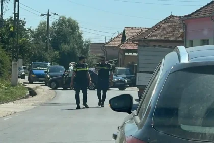 FOTO Accident de circulatie in Sard Trafic ingreunat dupa coliziunea a doua masini