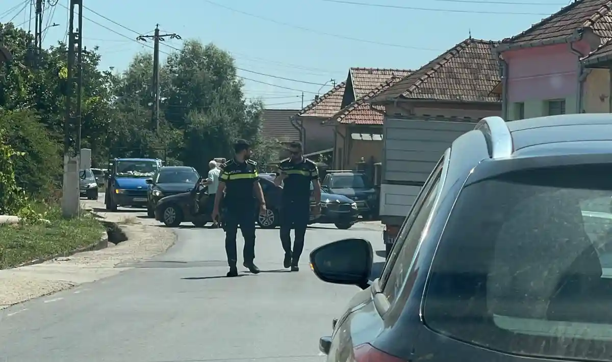 FOTO Accident de circulatie in Sard Trafic ingreunat dupa coliziunea a doua masini