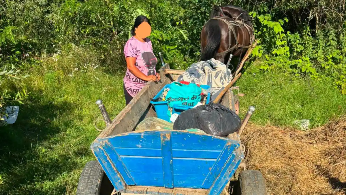FOTO Toleranta zero pentru abandonarea deseurilor la Aiud Amenda de 1500 de lei pentru doua persoane surprinse in timp ce dumpau ilegal deseuri pe malul apei
